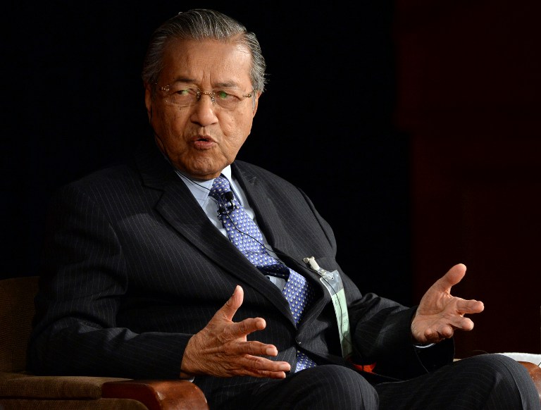 Former Malaysian Prime Minister Tun Mahathir Mohamad speaks with Asian Development Bank governor Takehiko Nakao during a dialogue in the two-day International conference on the Future of Asia in Tokyo on May 24, 2013. u00e2u20acu201d AFP pic