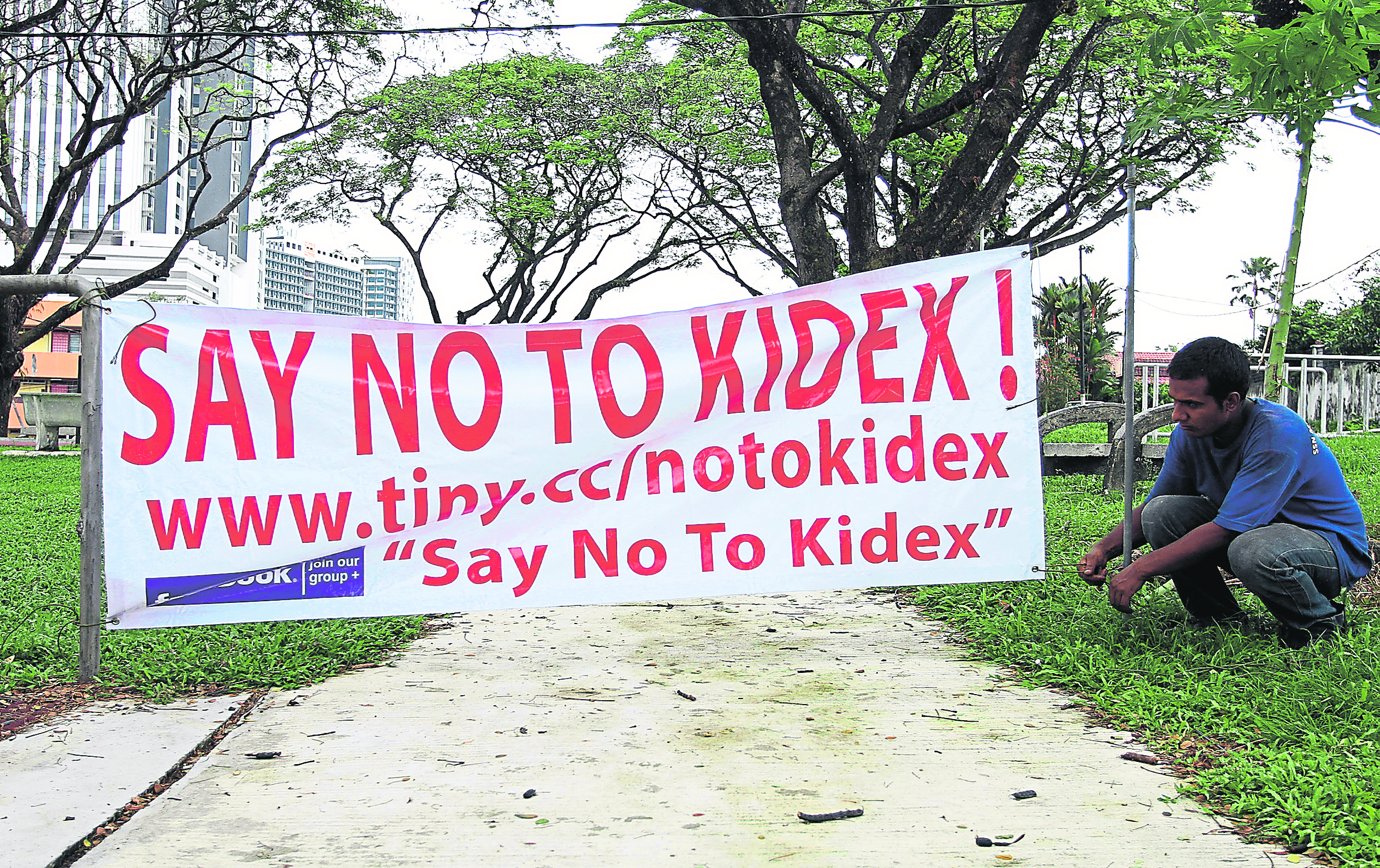 This banner was put up by committee members to protest against the Kidex project. u00e2u20acu201d Picture by Ushar Danielle