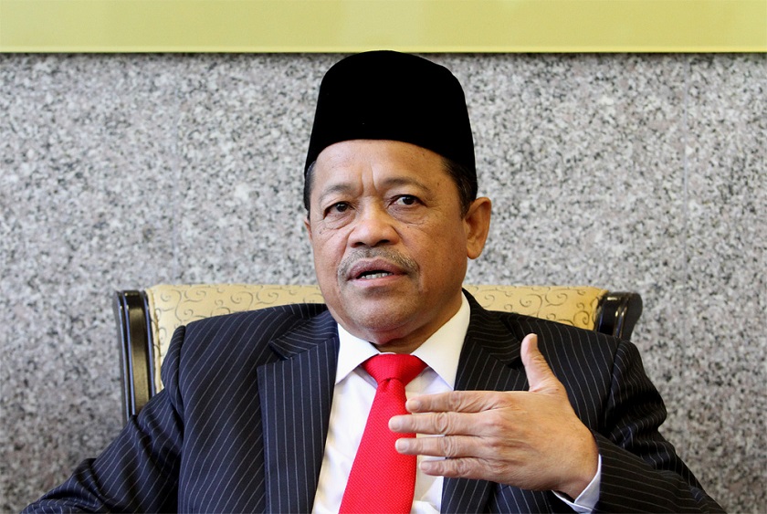 Member of the Parliament of Arau, Datuk Seri Shahidan Kassim speaks to reporters during press conference at Parliament, June 9, 2014. u00e2u20acu201d Picture by Yusof Mat Isa