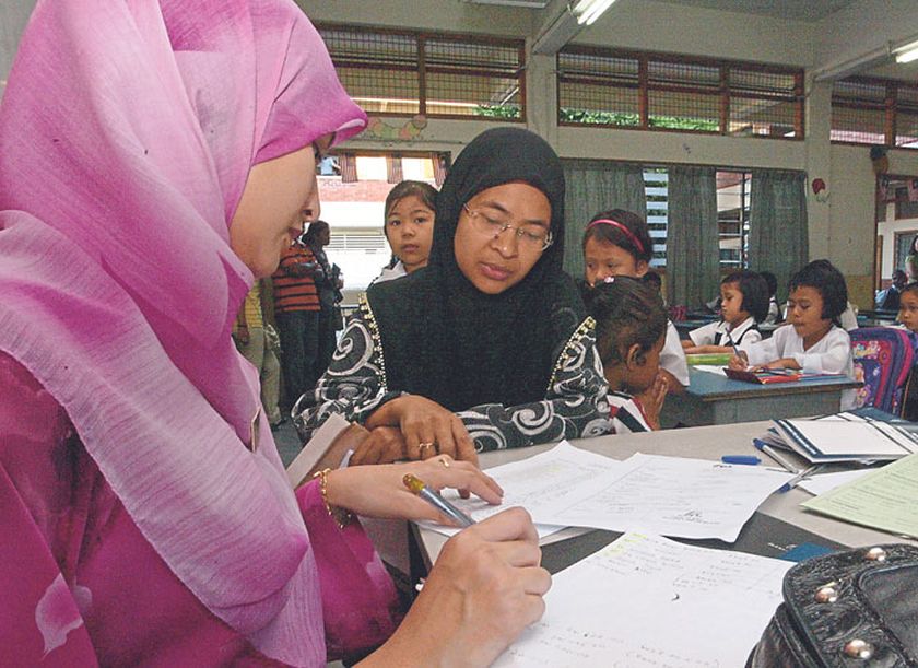 Malaysian teachers spend an average of 29 per cent of their teaching hours on administrative tasks. u00e2u20acu201d Picture by Sharul Hafiz Zam