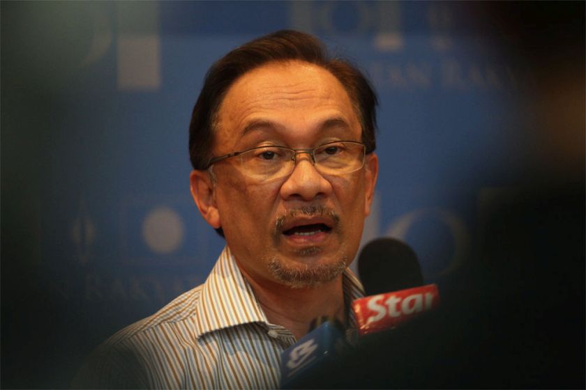 Opposition leader, Datuk Seri Anwar Ibrahim speaking to reporters at the PKR HQ in Merchant Square, August 8, 2014. u00e2u20acu201d Picture by Yusof Mat Isa