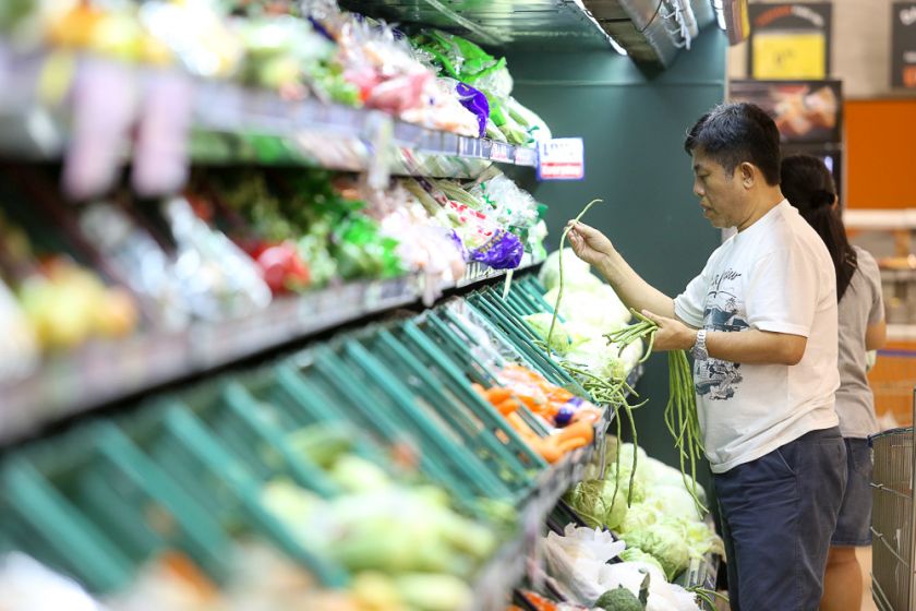 A shopper picking her fresh produce from Tesco. u00e2u20acu201d Picture by Choo Choy May
