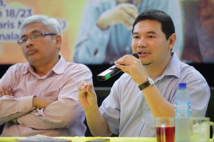 Prof Dr. Abdul Aziz Bari (left) and Rafizi Ramli at the launching ceremony of the Persatuan Ummah Sejahtera Malaysia Wilayah Persekutuan and the u00e2u20acu02dcPresident Disayangi PR Dikekaliu00e2u20acu2122 dialogue, September 17, 2014. u00e2u20acu201d Picture by Choo Choy May