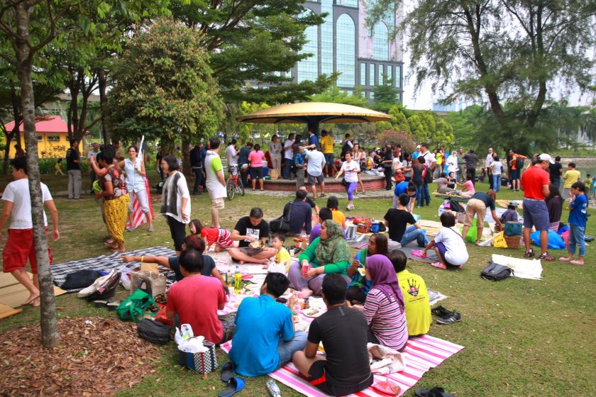 People celebrate Malaysia Day at Taman Jaya, September 16, 2014. u00e2u20acu201d Picture by Saw Siow Feng