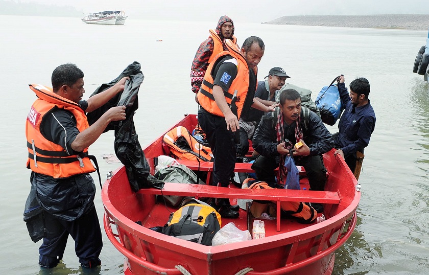 Some of the people who were rescued from Gunung Gagau are seen arriving on a boat at Hulu Terengganu on December 22, 2014. u00e2u20acu201d Bernama pic