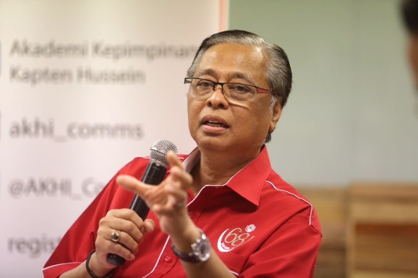 Agriculture and Agro-based Industries minister Datuk Seri Ismail Sabri Yaakob speaks at the 'Keuntungan Orang Tengah: Sahih Atau Sabotaj' forum , February 6, 2014. u00e2u20acu201d Picture by Choo Choy May