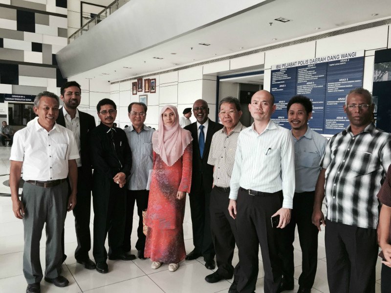 Nurul Izzah Anwar (centre) at the Dang Wangi police station March 16, 2015, with her Pakatan Rakyat colleagues Abdullah Sani Abdul Hamid (third left), Ronnie Liu (fourth left), Sivarasa Rasiah (sixth left), Lim Lip Eng (third right). u00e2u20acu201d Picture by Shaun 