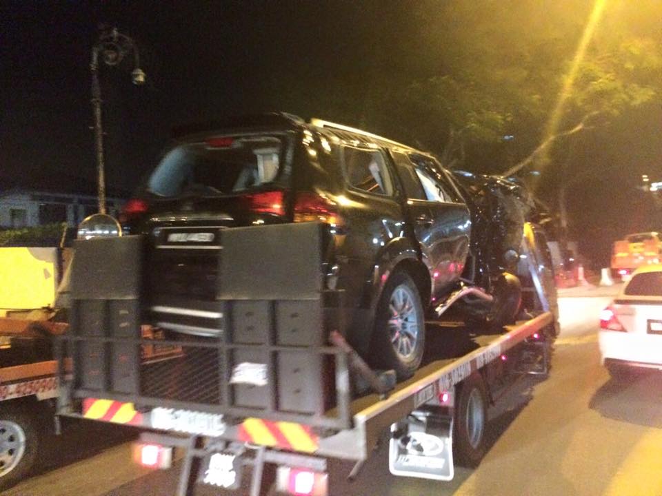 Picture shows the wrecked Mitsubishi Pajero vehicle being transported away from the DUKE highway accident scene. u00e2u20acu201d Facebook pic