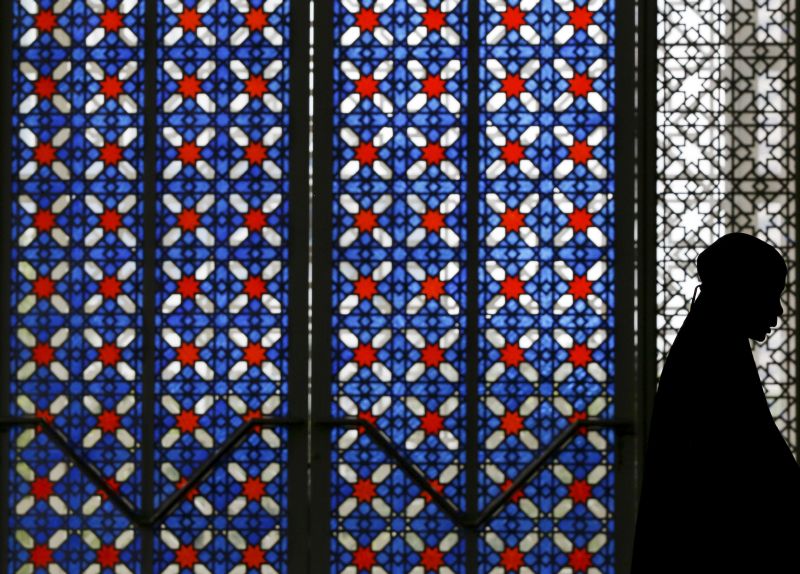 Muslim MPs noted that the federal government is unable to stop condoning of incidents in which Islamic sensibilities are imposed on the larger society by religious authorities and individuals. ― File pic Muslim MPs noted that the federal government is unable to stop condoning of incidents in which Islamic sensibilities are imposed on the larger society by religious authorities and individuals. ― File pic