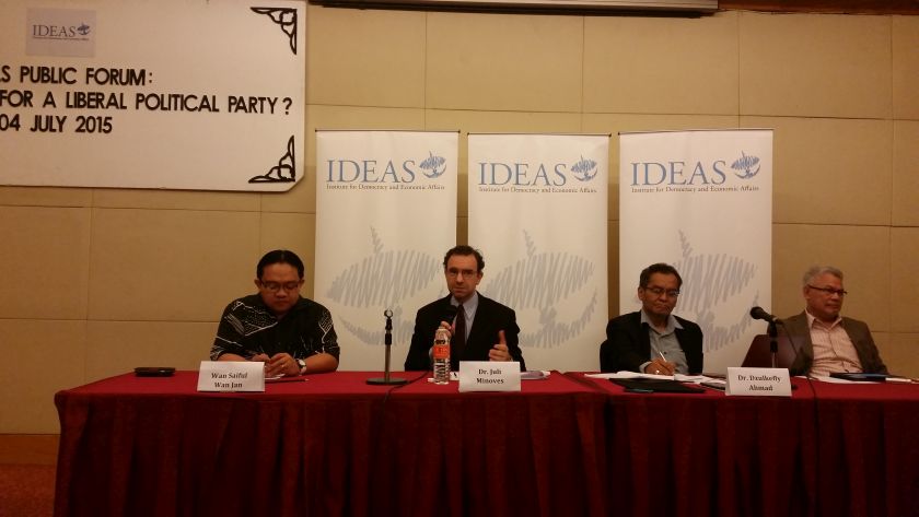 Minoves (second from left) said he was surprised at the antagonism against liberals in Malaysia. u00e2u20acu201d Picture by Ida Lim