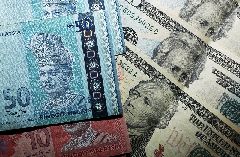 At 6pm, the local note stood at 4.3545/3570 versus the greenback from yesterday’s close of 4.3560/3580. — Reuters pic