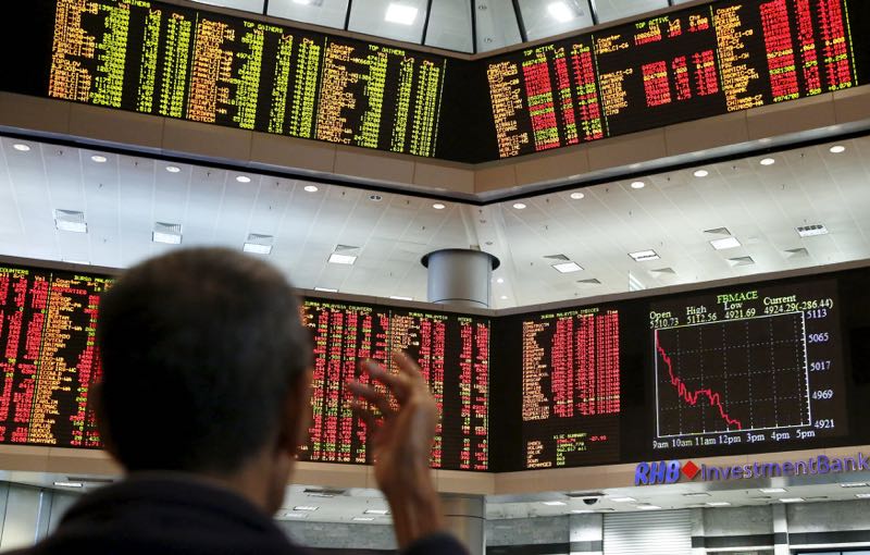 An investor monitors share market prices at a brokerage firm in Kuala Lumpur, Malaysia, August 24, 2015. u00e2u20acu201d Reuters pic