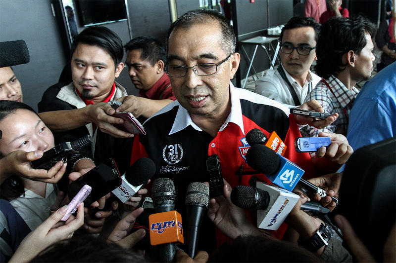 Communications and Multimedia Minister Datuk Seri Dr Salleh Said Keruak speaking to members of the media at the Nexus Bangsar South in Kuala Lumpur, August 25, 2015. u00e2u20acu201d Picture by Yusof Mat Isa