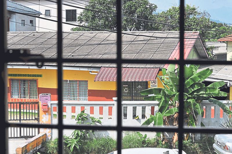 File picture shows a house in Kampung Nahkoda, Selayang, where a baby for sale syndicate allegedly had operated for two years when authorities moved in. — Picture by Azinuddin Ghazali