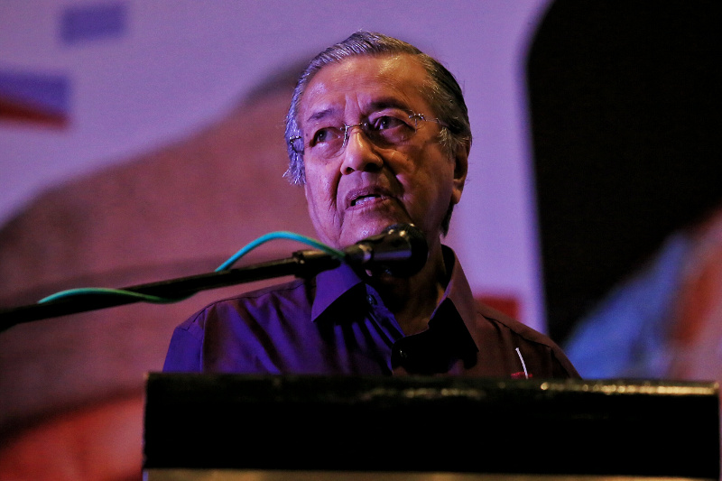 Former prime minister Tun Dr Mahathir Mohamad speaking at Ismau00e2u20acu2122s u00e2u20acu02dcMalam Inspirasi Perjuanganu00e2u20acu2122 at the Shah Alam Convention Center, September 14, 2015. u00e2u20acu201d Picture by Saw Siow Feng