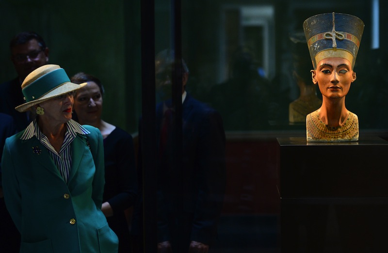 Denmark's Queen Margrethe II looks at the Nefertiti Bust in Berlin's Neues Museum on September 10, 2014. u00e2u20acu201d AFP pic