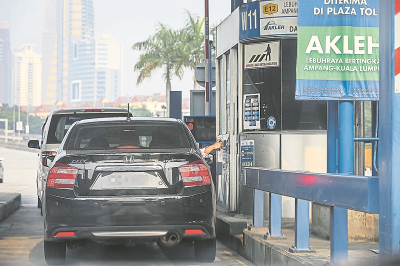 Toll rates on several major highways in and around Kuala Lumpur were raised from yesterday. u00e2u20acu201d Picture by Firdaus Latif