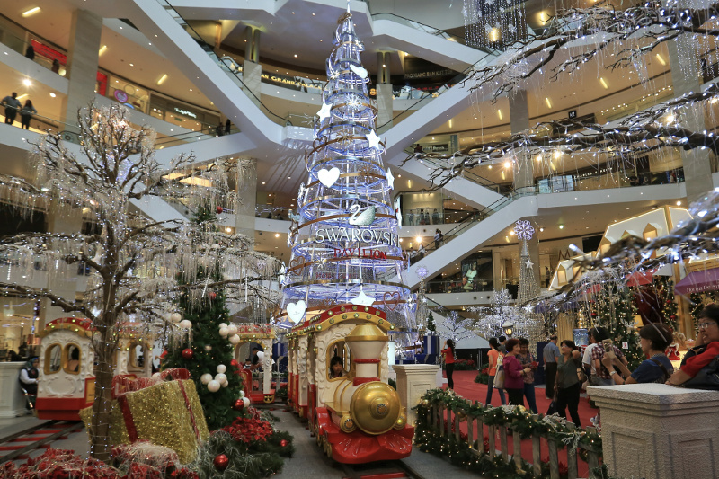 The Pavilion Kuala Lumpur is all decked up for Christmas, on November 24, 2015. u00e2u20acu201d Picture by Saw Siow Feng 