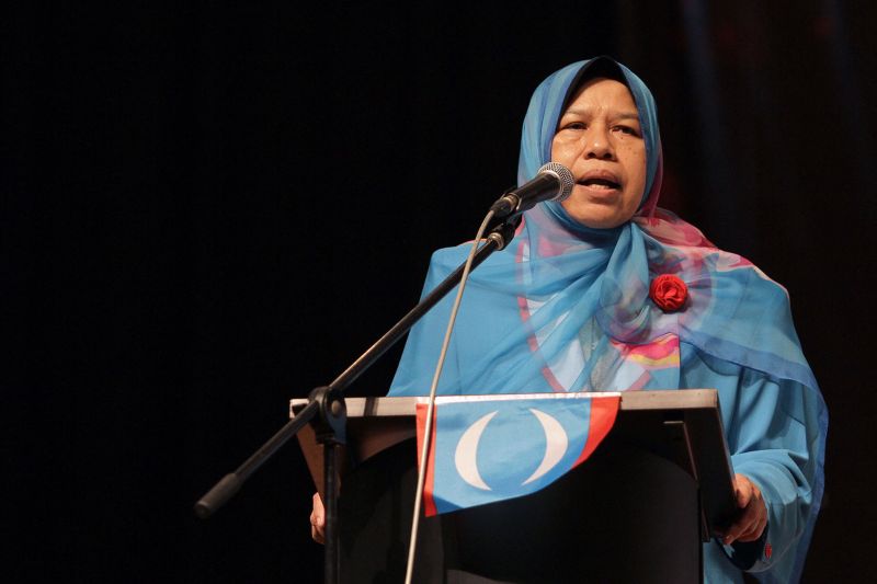 PKR Wanita Chief, YB Zuraida Kamaruddin speaks at PKR Youth and Wanita Congress in Petaling Jaya, November 27, 2015. u00e2u20acu2022 Picture by Yusof Mat Isa