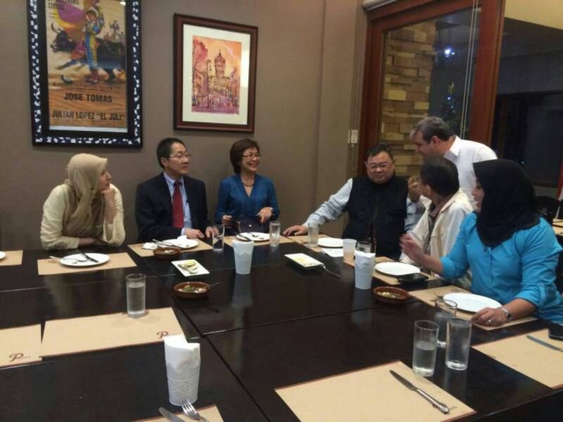 Nurul Izzah Anwar at a meal with some of the guests u00e2u20acu2022 including Jacel Kiram (right) u00e2u20acu2022 selected by her hosts in the Philippines during a trip earlier this month. u00e2u20acu2022 Picture courtesy of Nurul Izzah Anwar