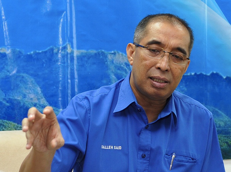 Datuk Seri Dr Salleh Said Keruak said that RTM will cease broadcasting the global hit song, ‘Despacito’, at all its radio and television stations immediately. — Bernama pic