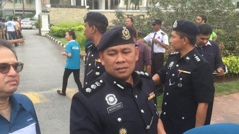 OCPD Petaling Jaya ACP Mohd Zaini speaking to reporters at the Kota Damansara university campus. u00e2u20acu2022 Picture by Kamles Kumar