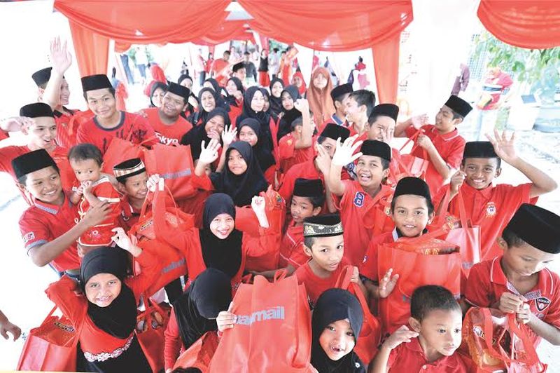 Children from Baitu Saidati Khadijah Welfare Organisation for Orphans and the Poor were delighted with the food and goodie bags they received yesterday.