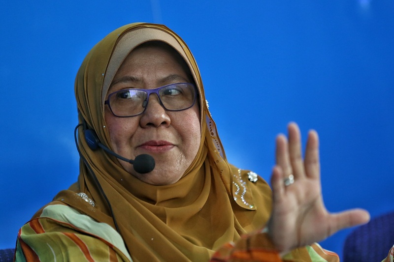 UKMu00e2u20acu2122s deputy vice-chancellor for student affairs and alumni, Prof. Datuk Noor Aziah Mohd Awal, speaks during the GMM forum in Bangi March 23, 2016. u00e2u20acu201d Picture by Saw Siow Feng