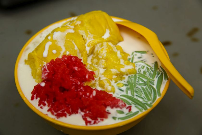 One delicious bowl worth the wait: The durian cendol with red coloured glutinous rice, cendol, creamed corn and durian at the Rojak & Cendol Shah Alam stall in Shah Alam, May 6, 2016. u00e2u20acu201d Picture by Choo Choy May