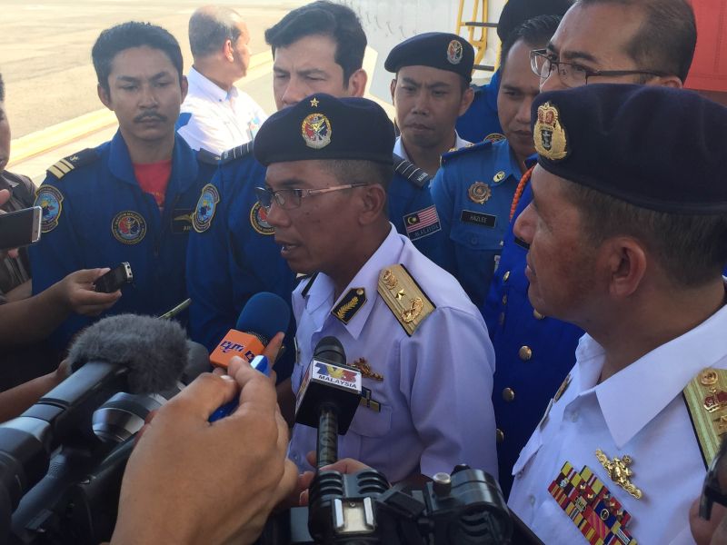 MMEA Sabah and Labuan regional director First Admiral Mohd Zubil Mat Som speaking to reporters at the Kota Kinabalu International Airport today. ― Picture by Julia Chan