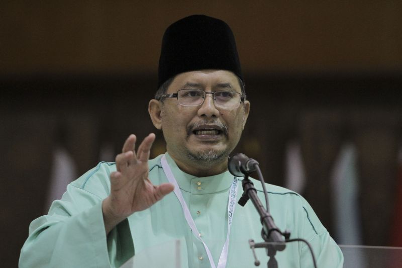 PAS vice-president Datuk Iskandar Abdul Samad said his party ‘took care’ of Islam more than other political parties. ― Picture by Yusof Mat Isa