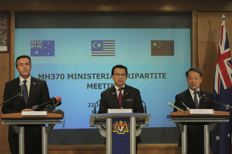 Transport ministers for Australia, Malaysia and China (from left) Darren Chester, Datuk Seri Liow Tiong Lai and Yang ChuanTang at the press conference on MH370 in Putrajaya July 22, 2016. u00e2u20acu201d Picture by Yusof Mat Isa
