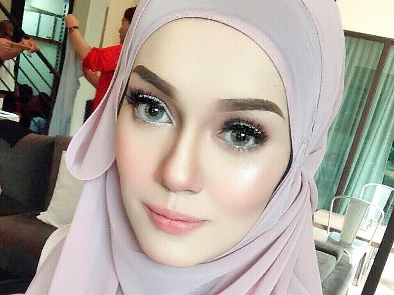 Uqasha Senrose kini kembali kepada imej asalnya tanpa memakai tudung. u00e2u20acu2022 Foto ihsan Instagram/Uqasha Senrose