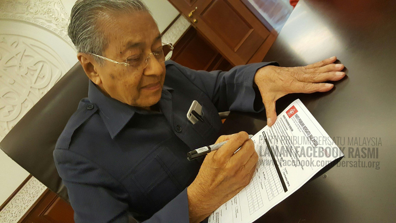 Tun Dr Mahathir Mohamad filling an application form to sign up as the first lifetime member of Parti Pribumi Bersatu Malaysia, September 14, 2016. u00e2u20acu201d Picture courtesy of Facebook/ Parti Pribumi BERSATU Malaysia