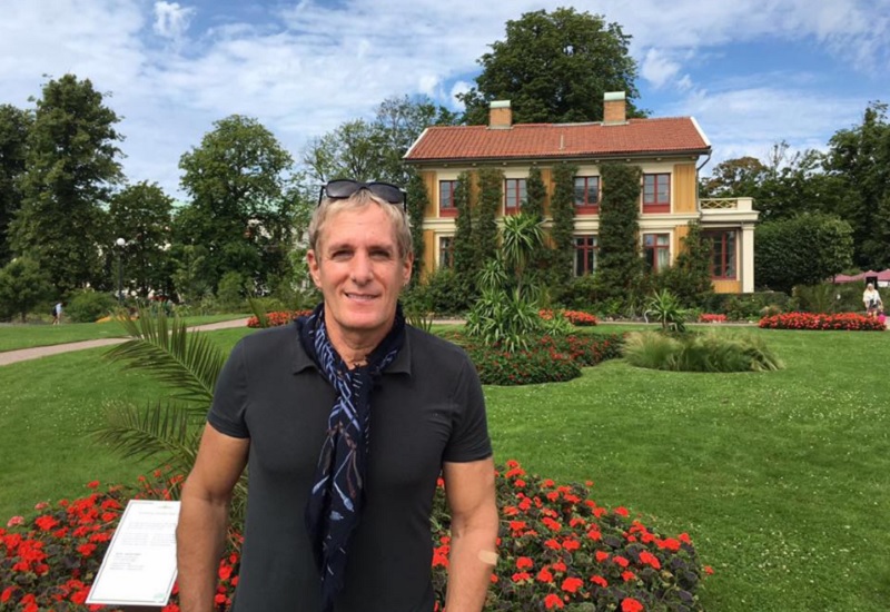 Singer Michael Bolton poses in front of a residence in Gothenburg, Sweden. u00e2u20acu201d Picture via Facebook/Michael Bolton