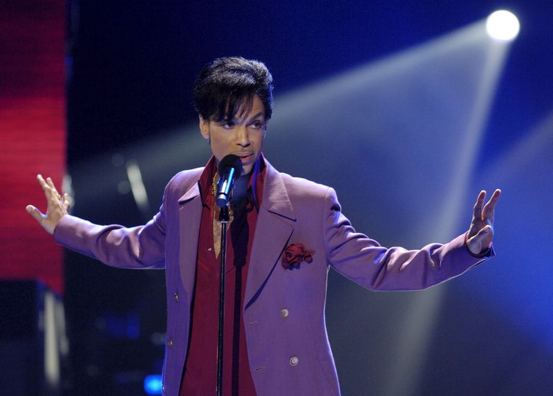 Singer Prince performs in a surprise appearance on the 'American Idol' television show finale at the Kodak Theater in Hollywood in this May 24, 2006 file photo. u00e2u20acu201d Reuters pic