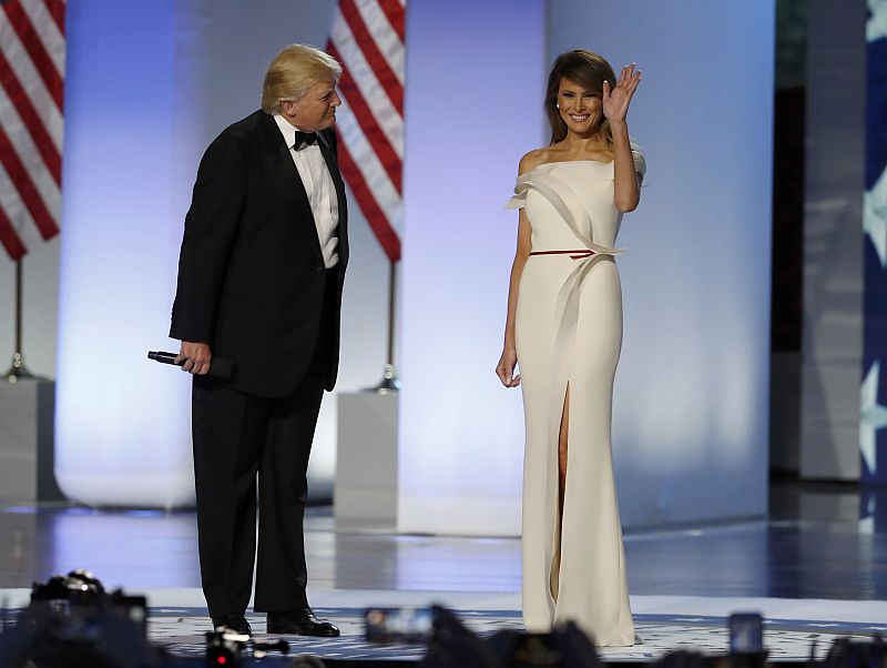 Melania Trump stuns in first lady fashion stakes (VIDEO) | Malay Mail