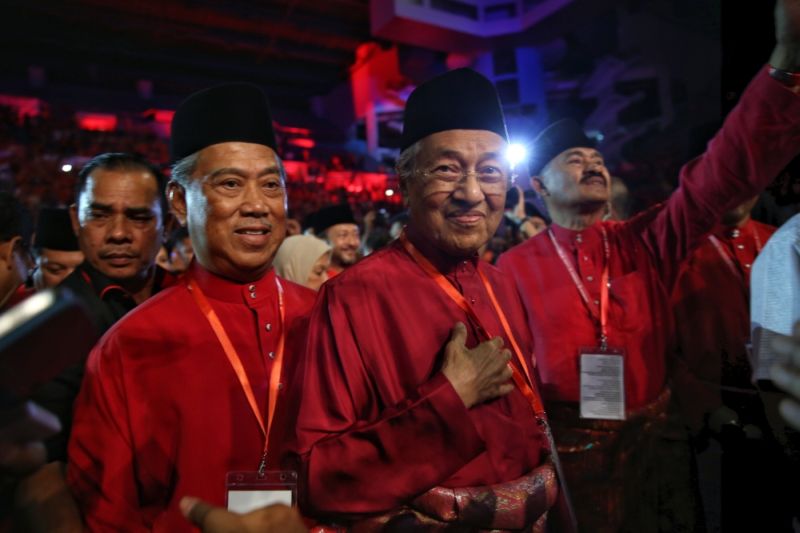 Tan Sri Muhyddin Yassin (left) and Tun Dr Mahathir Mohamad (centre) are seen at the Parti Pribumi Bersatu Malaysia's (PPBM) launch held at Stadium Melawati in Shah Alam January 14, 2017. u00e2u20acu2022 Picture by Saw Siow Feng