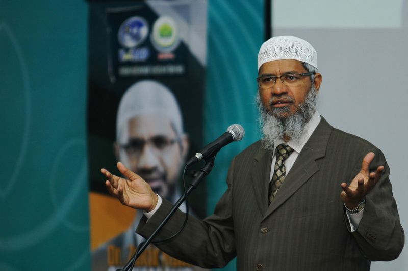 Islamic preacher Dr Zakir Naik presenting a lecture during a programme organised by Universiti Malaysia Perlis (UniMAP) in UniMAP Pauh Putra Campus February 10, 2017. u00e2u20acu201d Bernama pic
