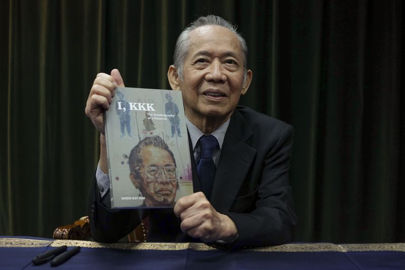 National historian Tan Sri Khoo Kay Kim poses with his book u00e2u20acu02dcI, KKK: The Autobiography of a Historianu00e2u20acu2122 in Kuala Lumpur April 12, 2017. u00e2u20acu2022 Picture by Yusof Mat Isa