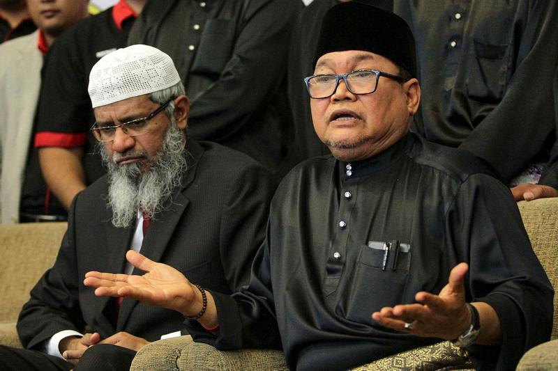 Perkasa president Datuk Ibrahim Ali (right) speaks during a press conference after the 'IJTEMA of 150 Malaysian Muslim Scholars with Dr Zakir Naik' event in Kuala Lumpur April 16, 2017. u00e2u20acu201d Picture by Mohd Yusof Mat Isa