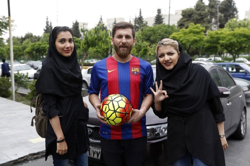 Reza Parastesh, a doppelganger of Barcelona and Argentinau00e2u20acu2122s footballer Lionel Messi, poses for a picture with fans in a street in Tehran May 8, 2017. u00e2u20acu201d AFP pic