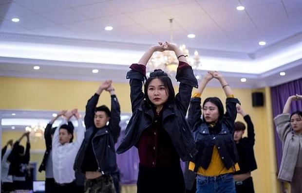 Hordes of Chinese millennials are speaking directly to the country’s 700 million smartphone users, streaming their lives to lucrative effect, fronting brands and launching businesses.