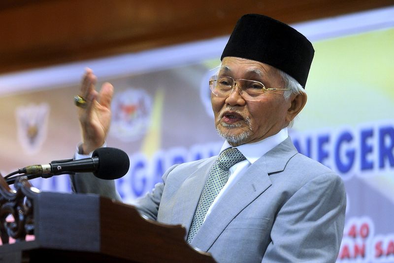 Yesterday, Dr Mahathir was quoted as telling Malaysians in Jakarta that the authorities had not taken any action against Taib as there were no formal complaints lodged against him. — Bernama pic