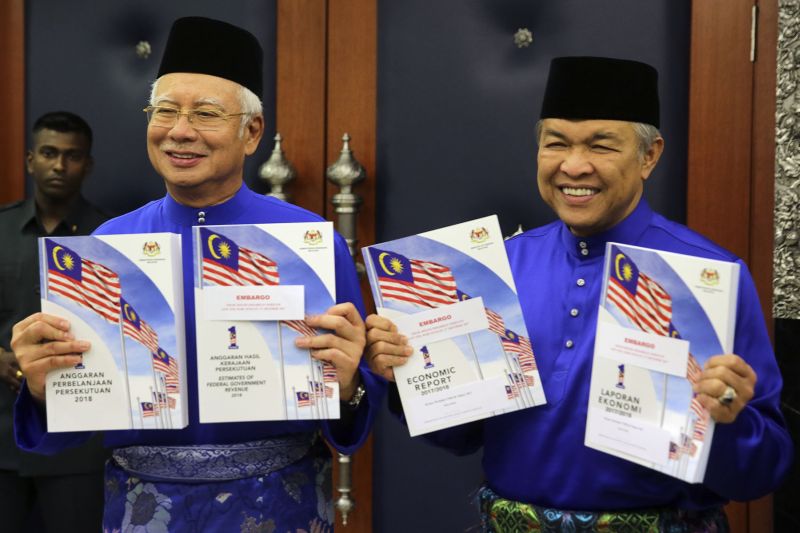 Datuk Seri Najib Razak (left) and Datuk Seri Ahmad Zahid Hamidi pose for photographs after tabling  Budget 2018 at Parliament in Kuala Lumpur October 27, 2017. u00e2u20acu201d Picture by Yusof Mat Isa