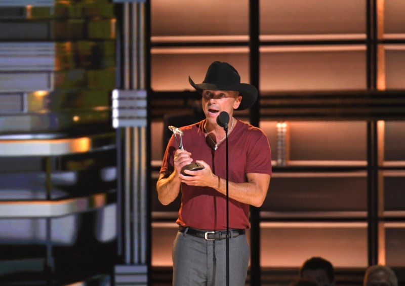 Kenny Chesney accepts the Pinnacle Award at the 50th Annual Country Music Association Awards in Nashville, Tennessee November 2, 2016. u00e2u20acu201d Reuters pic
