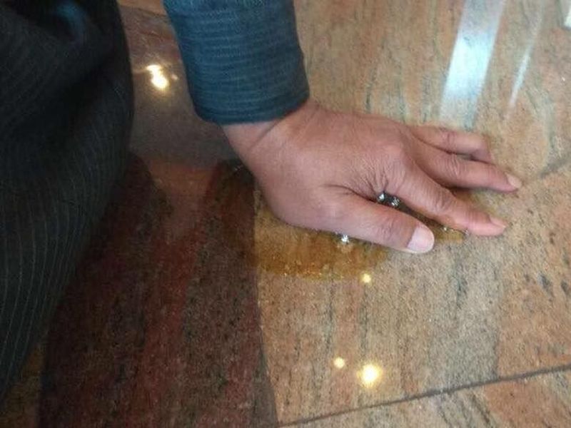 A man superglued his hand to the Caltex headquarters floor in a sign of protest. u00e2u20acu2022 Picture via Facebook/Yusuf Azmi