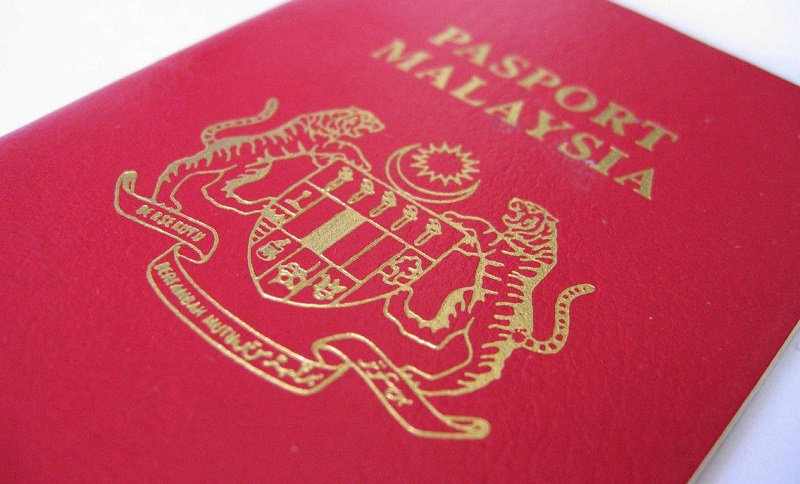 Last week, several Malaysians in Singapore took on social media showing the congestion and long queues for passport renewal outside the STM complex.