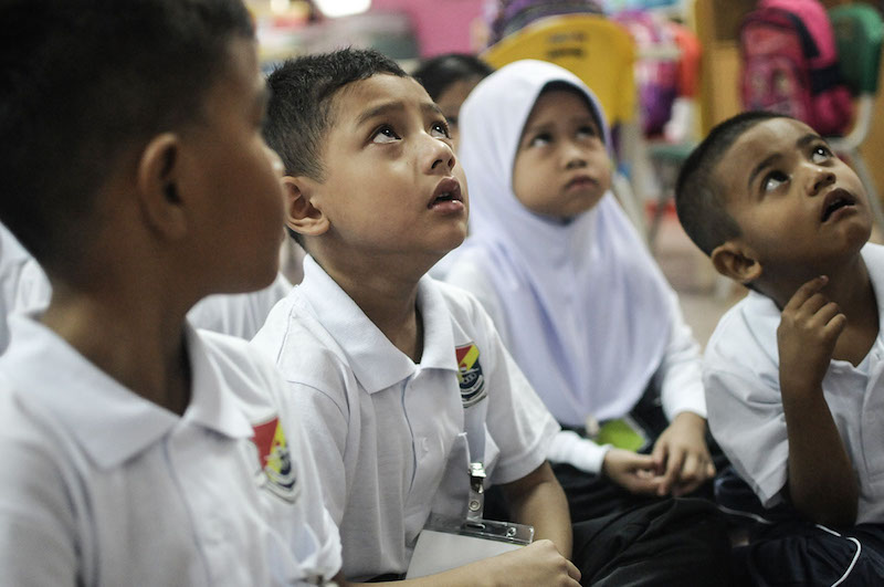 Preschool students attend their first day of school in Puchong January 2, 2018. u00e2u20acu201d Picture by Miera Zulyana