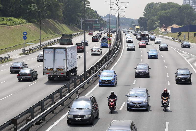 Motorcyclists are seen using the main carriageway of the Federal Highway near Batu Tiga in Shah Alam February 10, 2018. u00e2u20acu201d Picture by Yusof Mat Isa